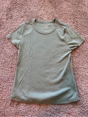 Old Navy Ribbed Short Sleeve Tee in Olive